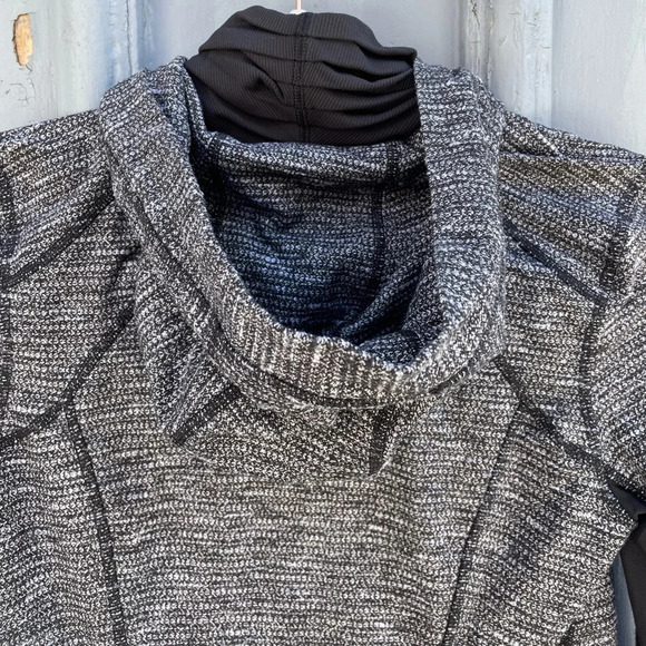 Lululemon Daily Practice Jacket, size 4 - Picture 8 of 13